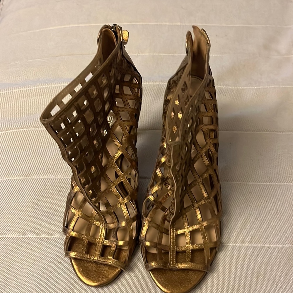 Via Spiga - size 6.